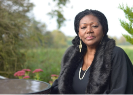 Лиз Митчелл выпустит автобиографию